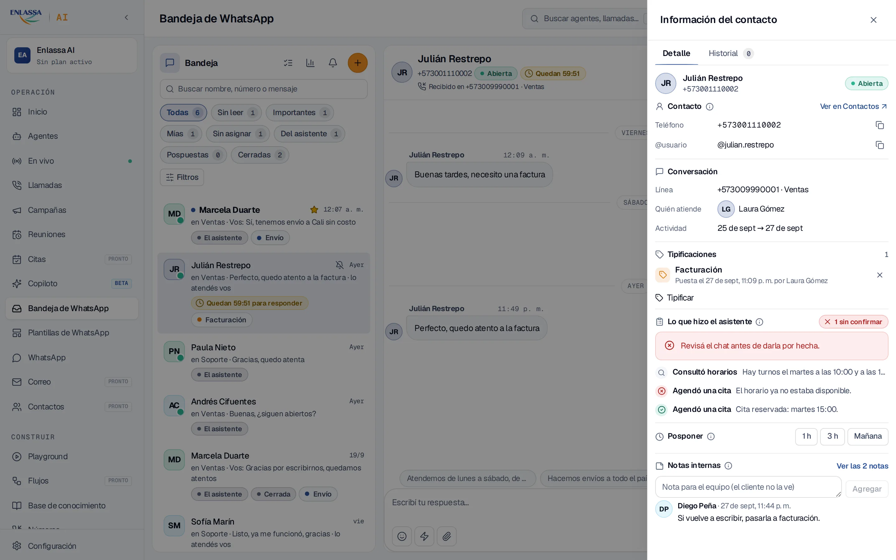 Panel de detalle de la conversación con contacto, equipo, etiquetas e informe